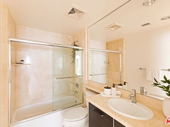 325 Arnaz Drive 304, Los Angeles CA 90048