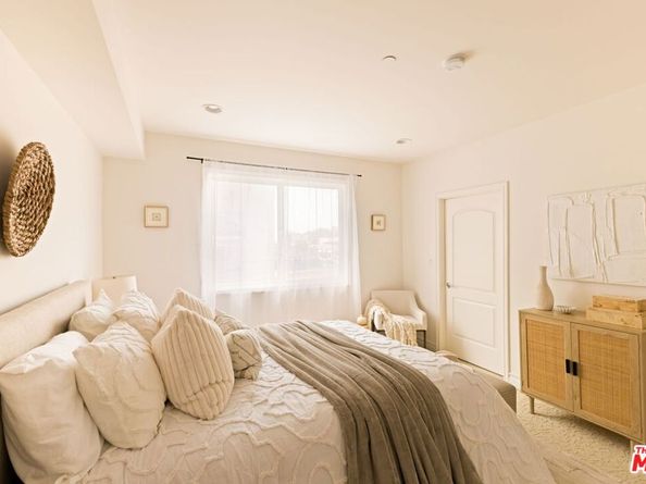 325 Arnaz Drive 304, Los Angeles CA 90048