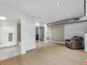7062 Hawthorn Avenue 101, Los Angeles CA 90028
