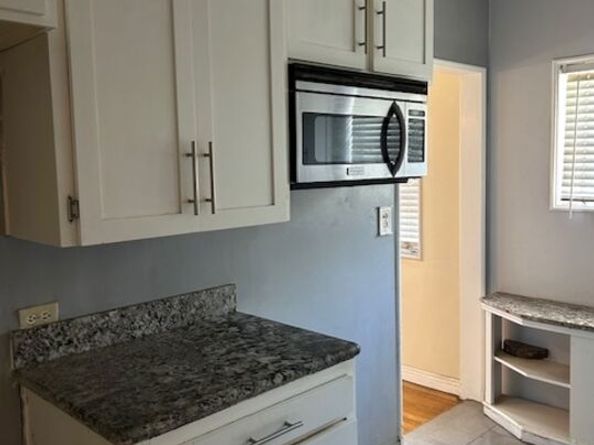 5198 1/2 Village, Los Angeles CA 90016