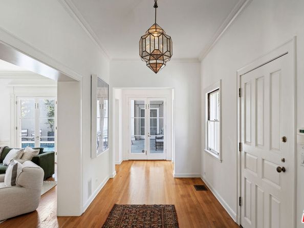 3659 Shannon Road, Los Angeles CA 90027