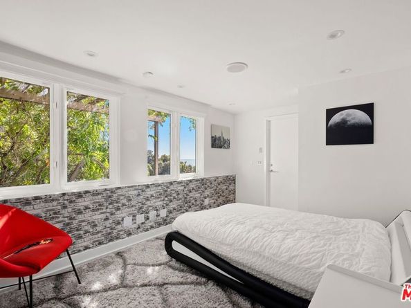 9314 Lloydcrest Drive, Beverly Hills CA 90210