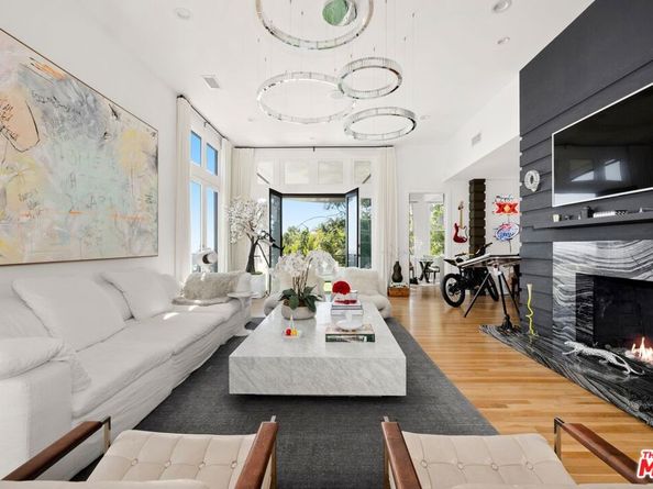 9314 Lloydcrest Drive, Beverly Hills CA 90210