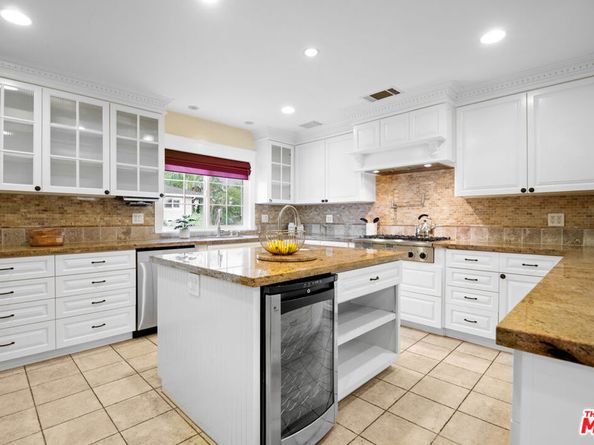 441 University Avenue, Burbank CA 91504