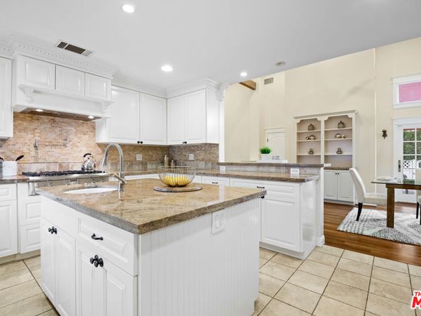 441 University Avenue, Burbank CA 91504