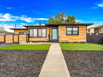1036 Leslie Rd
