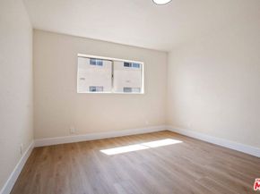 6339 10th Avenue, Los Angeles CA 90043