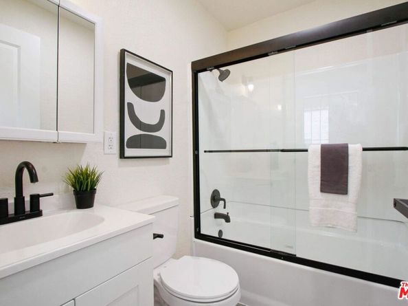 6339 10th Avenue, Los Angeles CA 90043