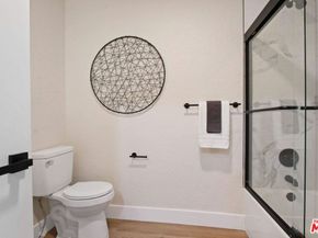 6339 10th Avenue, Los Angeles CA 90043