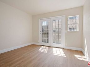 6339 10th Avenue, Los Angeles CA 90043