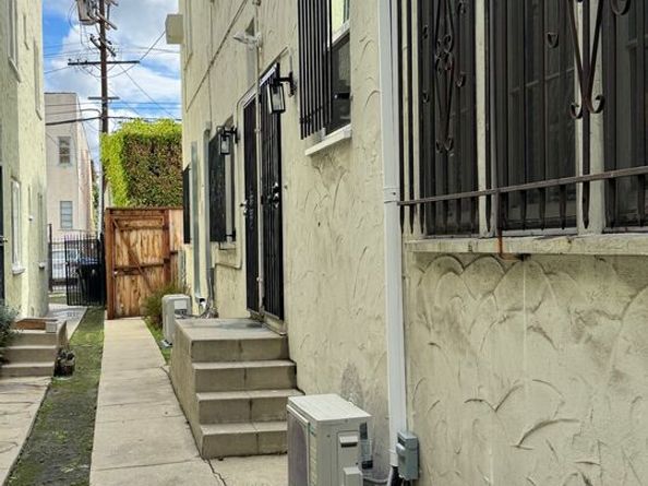 726 S Dunsmuir Avenue, Los Angeles CA 90036