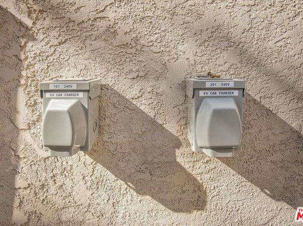 158 N Edgemont Street, Los Angeles CA 90004