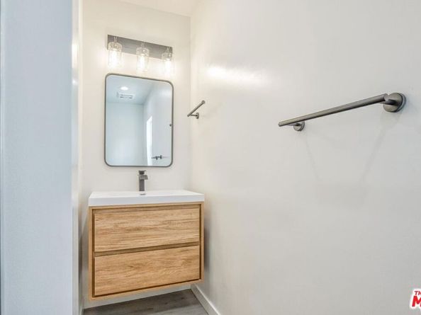 158 N Edgemont Street, Los Angeles CA 90004