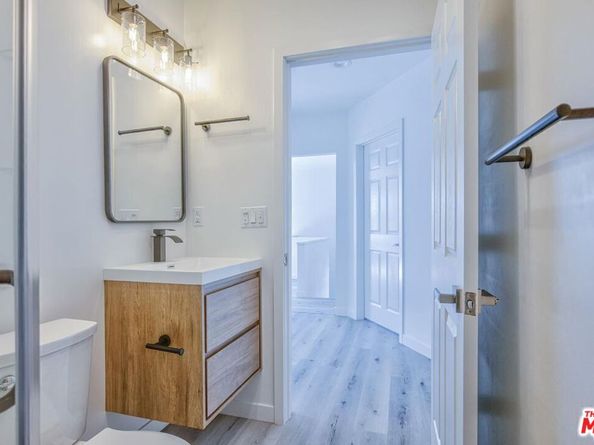 158 N Edgemont Street, Los Angeles CA 90004