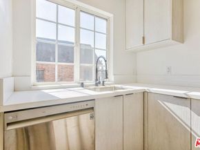 158 N Edgemont Street, Los Angeles CA 90004