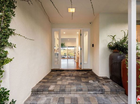 968 Kenfield Avenue, Los Angeles CA 90049