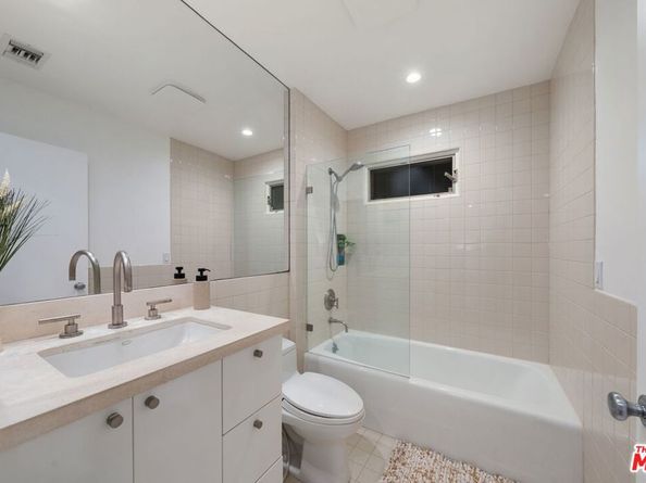 968 Kenfield Avenue, Los Angeles CA 90049