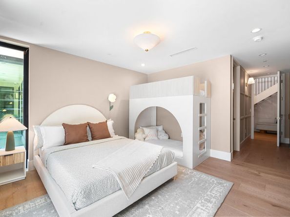 1914 N Laurel Canyon Boulevard, Los Angeles CA 90046