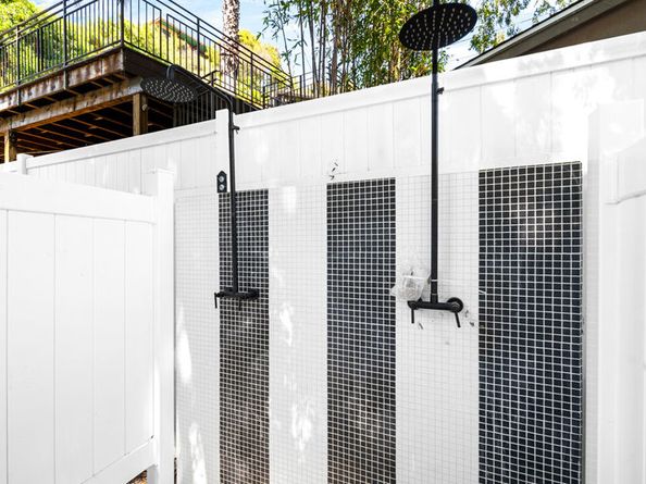 1914 N Laurel Canyon Boulevard, Los Angeles CA 90046