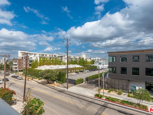 4215 Glencoe Avenue 302, Marina Del Rey CA 90292