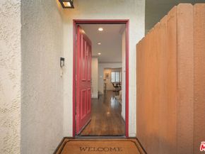 1226 N Kings Road 4, West Hollywood CA 90069