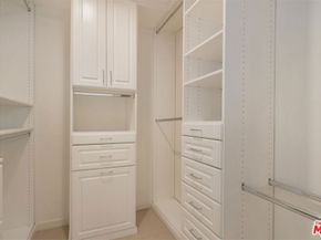 1226 N Kings Road 4, West Hollywood CA 90069