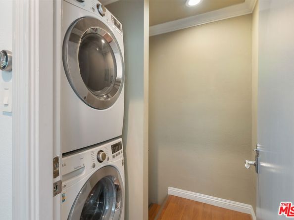 1226 N Kings Road 4, West Hollywood CA 90069