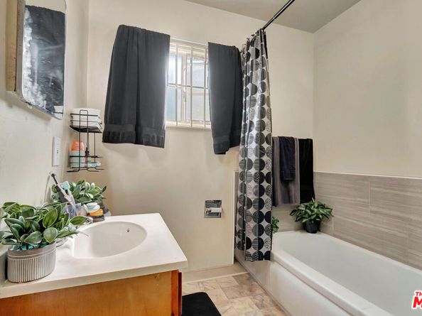 4034 Abourne Road B, Los Angeles CA 90008