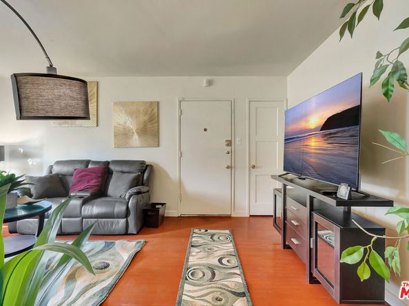 4034 Abourne Road B, Los Angeles CA 90008