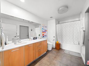 645 W 9th Street 711, Los Angeles CA 90015