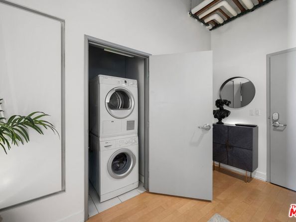 645 W 9th Street 711, Los Angeles CA 90015