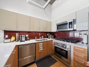 645 W 9th Street 711, Los Angeles CA 90015