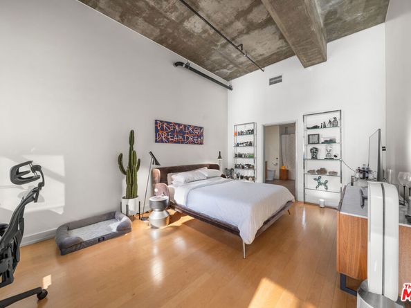 645 W 9th Street 711, Los Angeles CA 90015