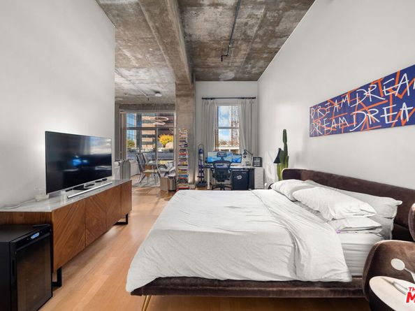 645 W 9th Street 711, Los Angeles CA 90015