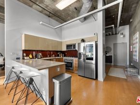 645 W 9th Street 711, Los Angeles CA 90015