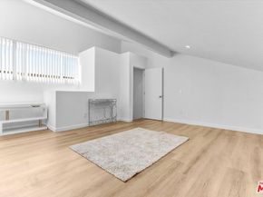 6155 Reseda Boulevard 4, Tarzana CA 91335