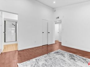 6155 Reseda Boulevard 4, Tarzana CA 91335