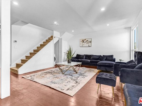 6155 Reseda Boulevard 4, Tarzana CA 91335
