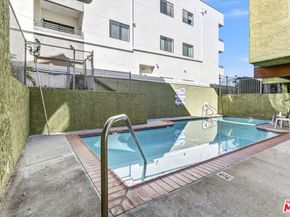 6155 Reseda Boulevard 4, Tarzana CA 91335