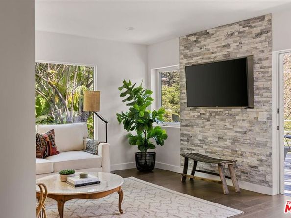 2323 Avon Street, Los Angeles CA 90026