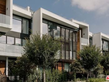 702 N Doheny Drive
