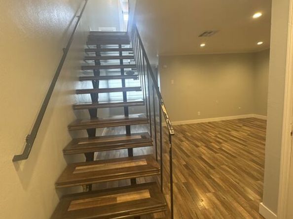 141 W Hillcrest Boulevard 2, Inglewood CA 90301