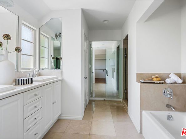 5700 Spring Oak Drive, Los Angeles CA 90068