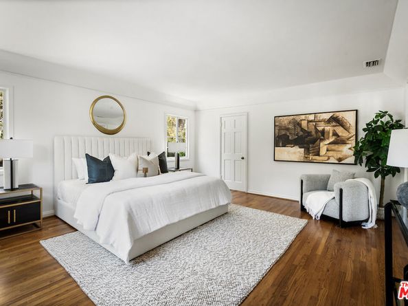 5700 Spring Oak Drive, Los Angeles CA 90068