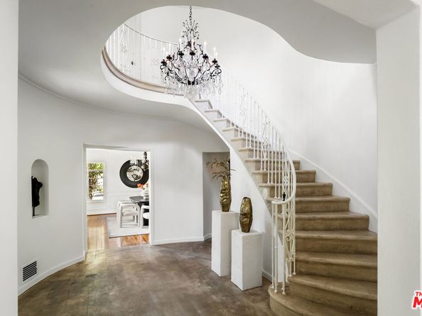 5700 Spring Oak Drive, Los Angeles CA 90068