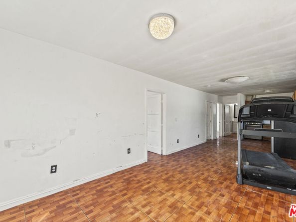 10407 Juniper Street, Los Angeles CA 90002