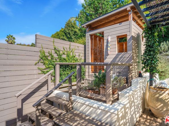 10267 Cresta Drive, Los Angeles CA 90064