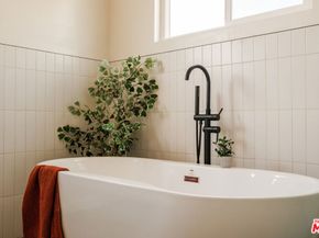 5018 Valleydale Avenue, Los Angeles CA 90043