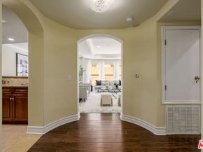 12045 Hoffman Street 105, Studio City CA 91604