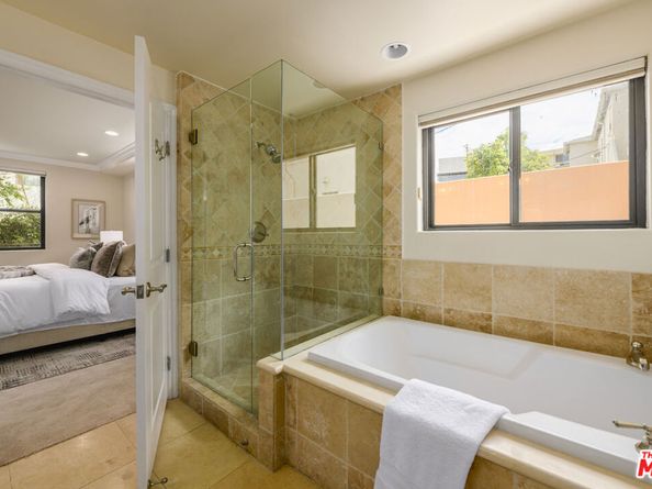 12045 Hoffman Street 105, Studio City CA 91604